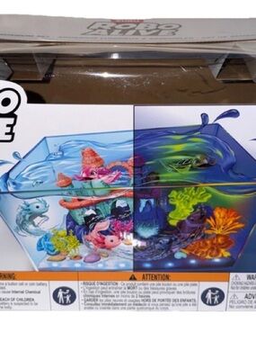 Robo Alive Color-Changing Aquarium Toy - Blue/Green/Orange glows in the dark
